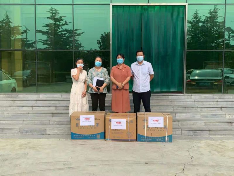 青山一道，同擔(dān)風(fēng)雨。